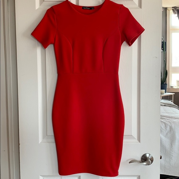 Boohoo Dresses & Skirts - 🌸 Host Pick 🌸 Red Tapered Midi Dress